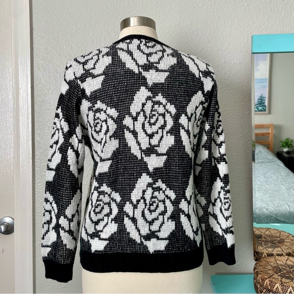 Empire Cat Black & White Floral Rose Knit Cardigan Sweater Medium Button Down - Picture 3 of 10